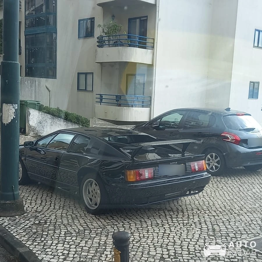 Lotus Esprit SE spotted in Coimbra