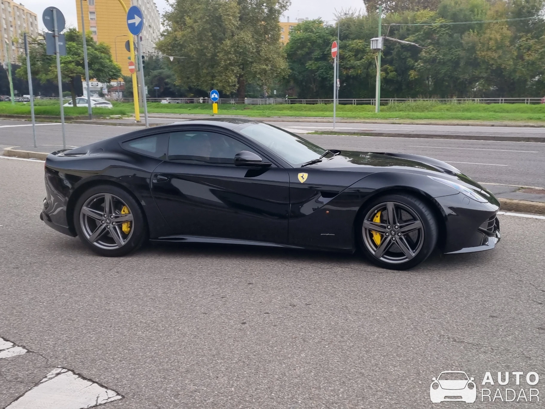 Ferrari F12berlinetta spotted in Città metropolitana di Milano, Italia