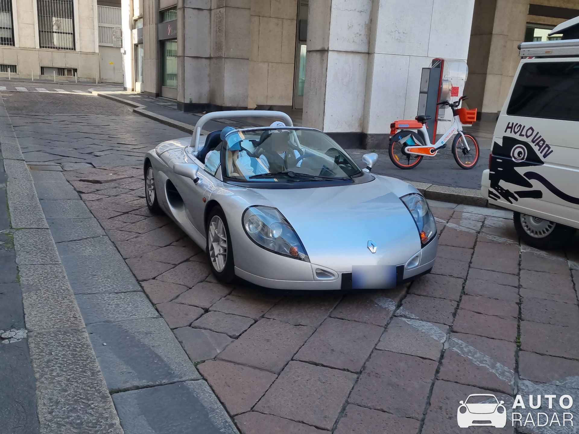 Renault Sport Spider spotted in Milano