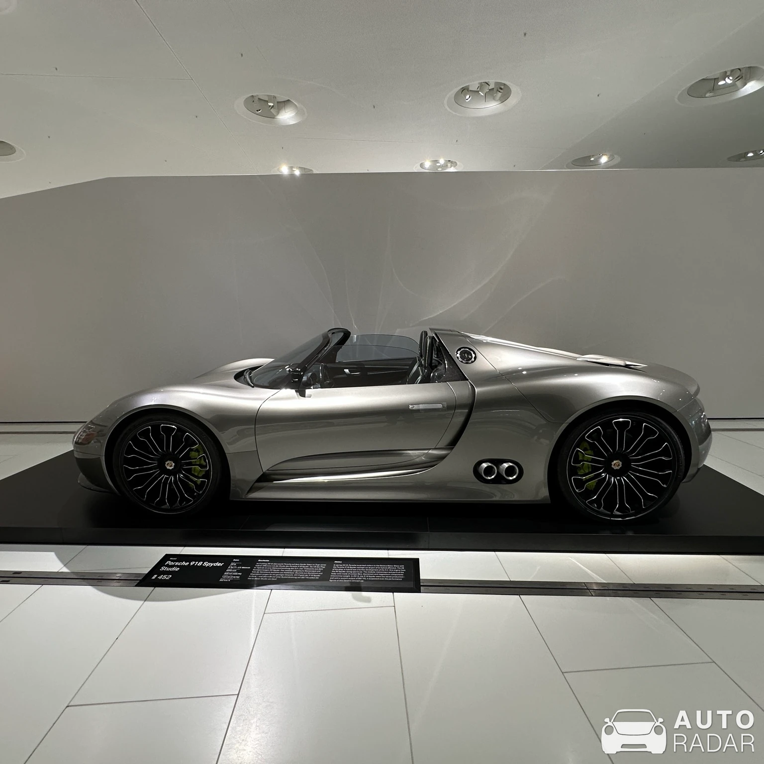 Porsche 918 Spyder Studie spotted in Stuttgart