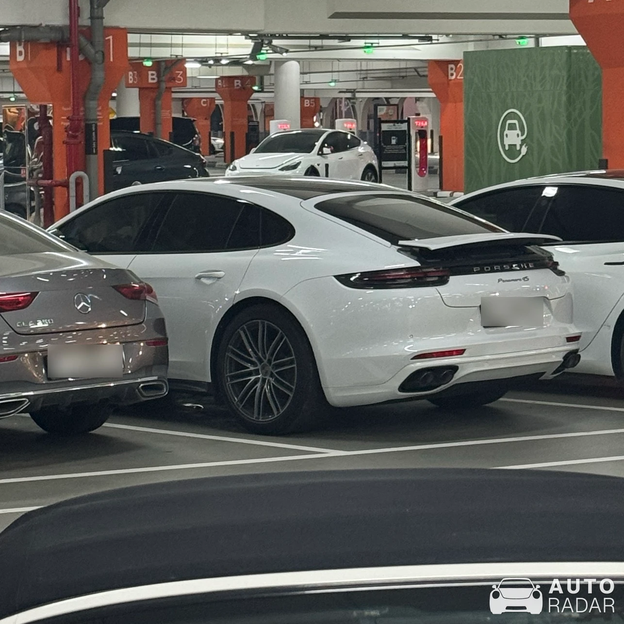 Porsche 971 Panamera 4S spotted in دبي