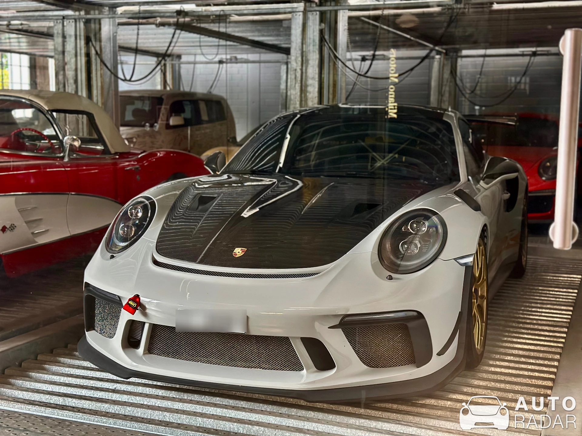 Porsche 991 GT2 RS MR spotted in Düsseldorf