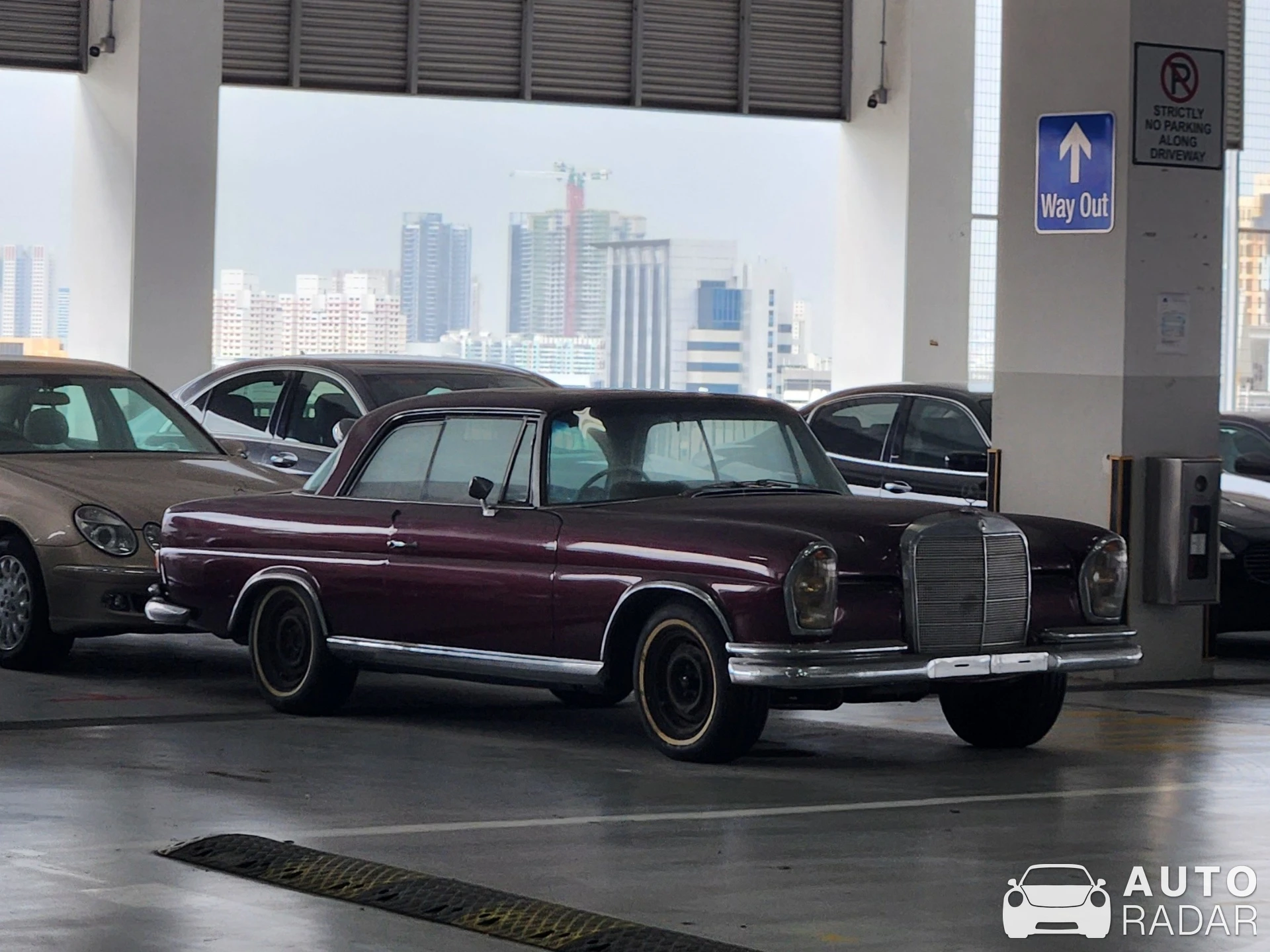 Mercedes-Benz 250 SE spotted in Singapore