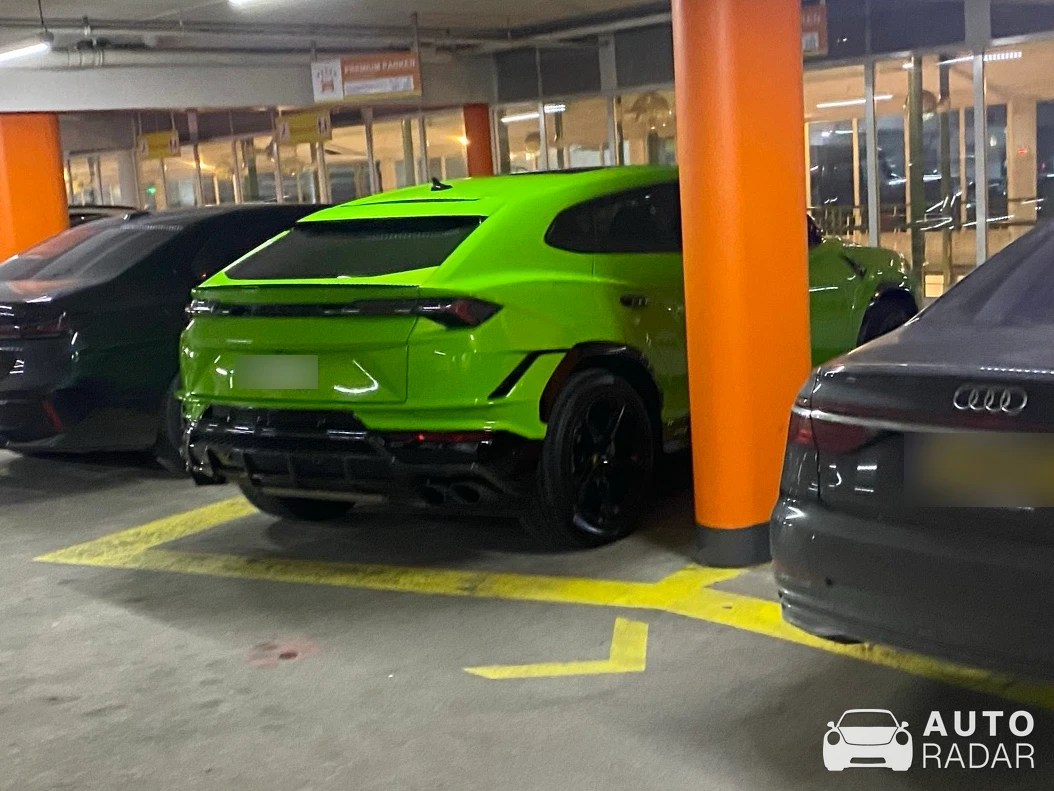 Lamborghini Urus spotted in Berlin, Deutschland