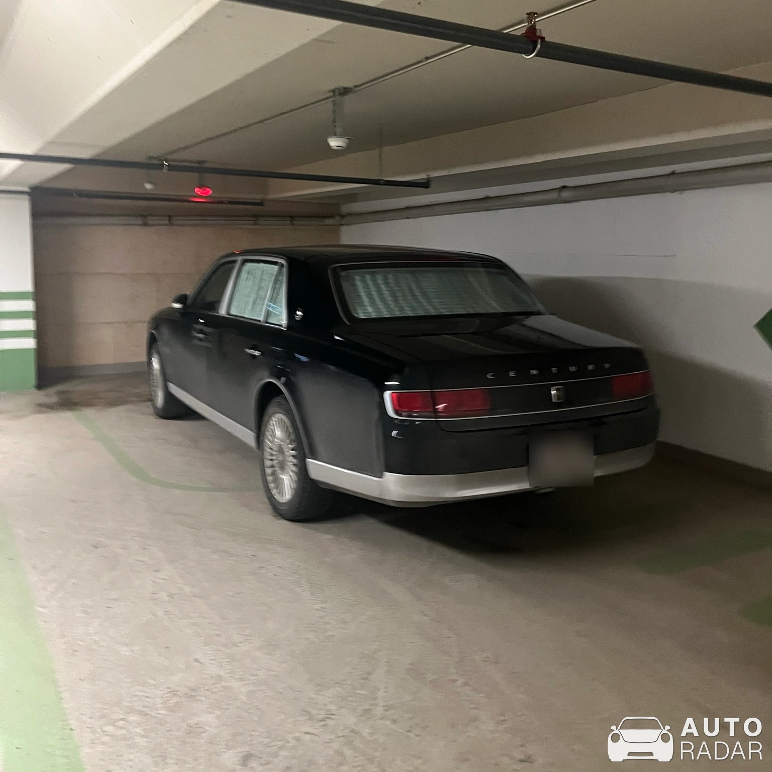 Toyota Century G60 spotted in Sankt Moritz