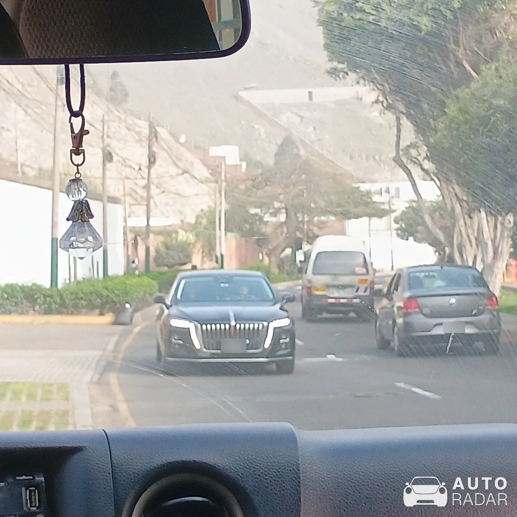 Hongqi H9 spotted in Lima