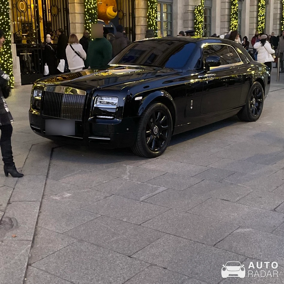 Rolls-Royce Ghost spotted in Paris, France