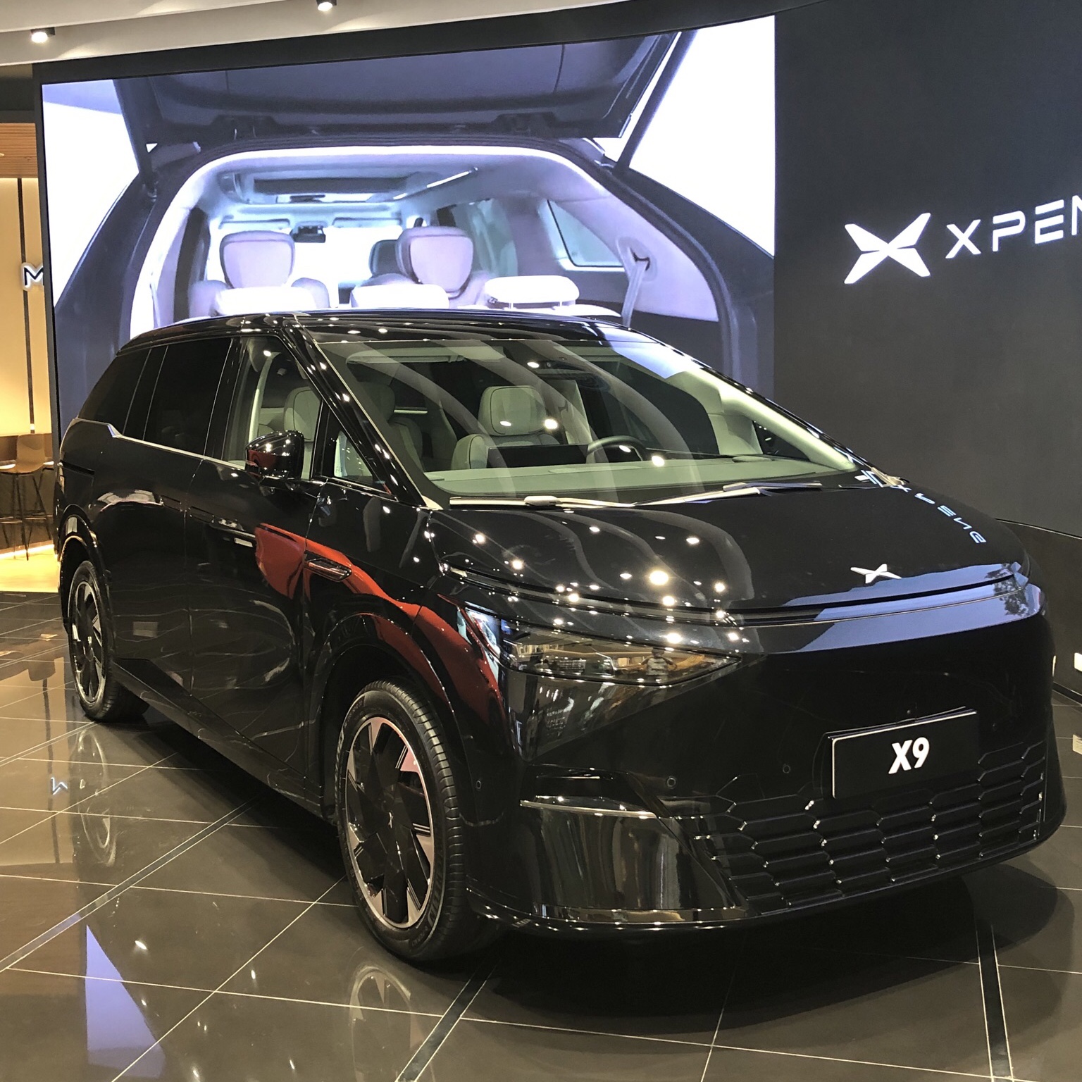 Xpeng X9
