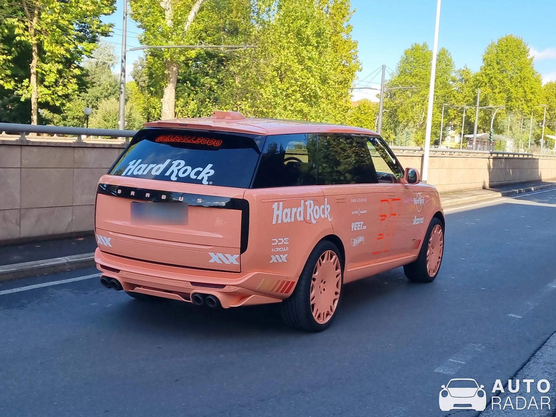 Brabus 600 PEETCH - Range Rover P530 spotted in Firenze