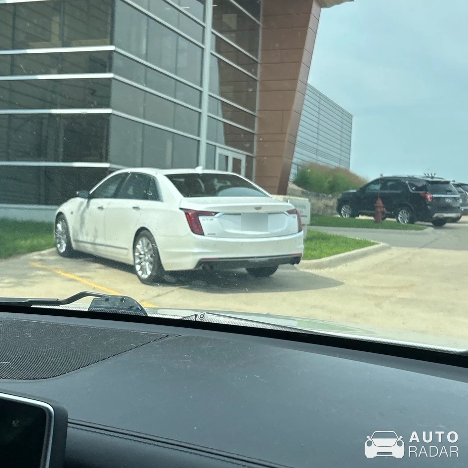 Cadillac CT6 spotted in East Dubuque