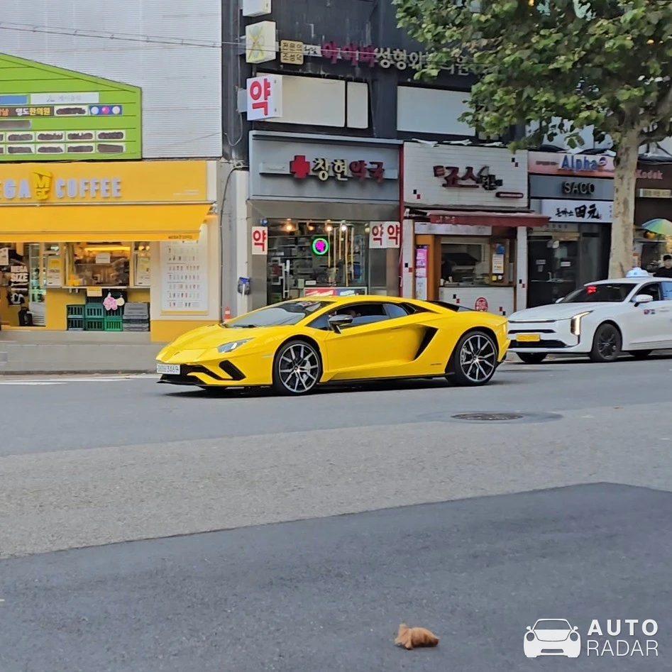 Lamborghini Aventador S LP740-4 spotted in 서울특별시, 대한민국