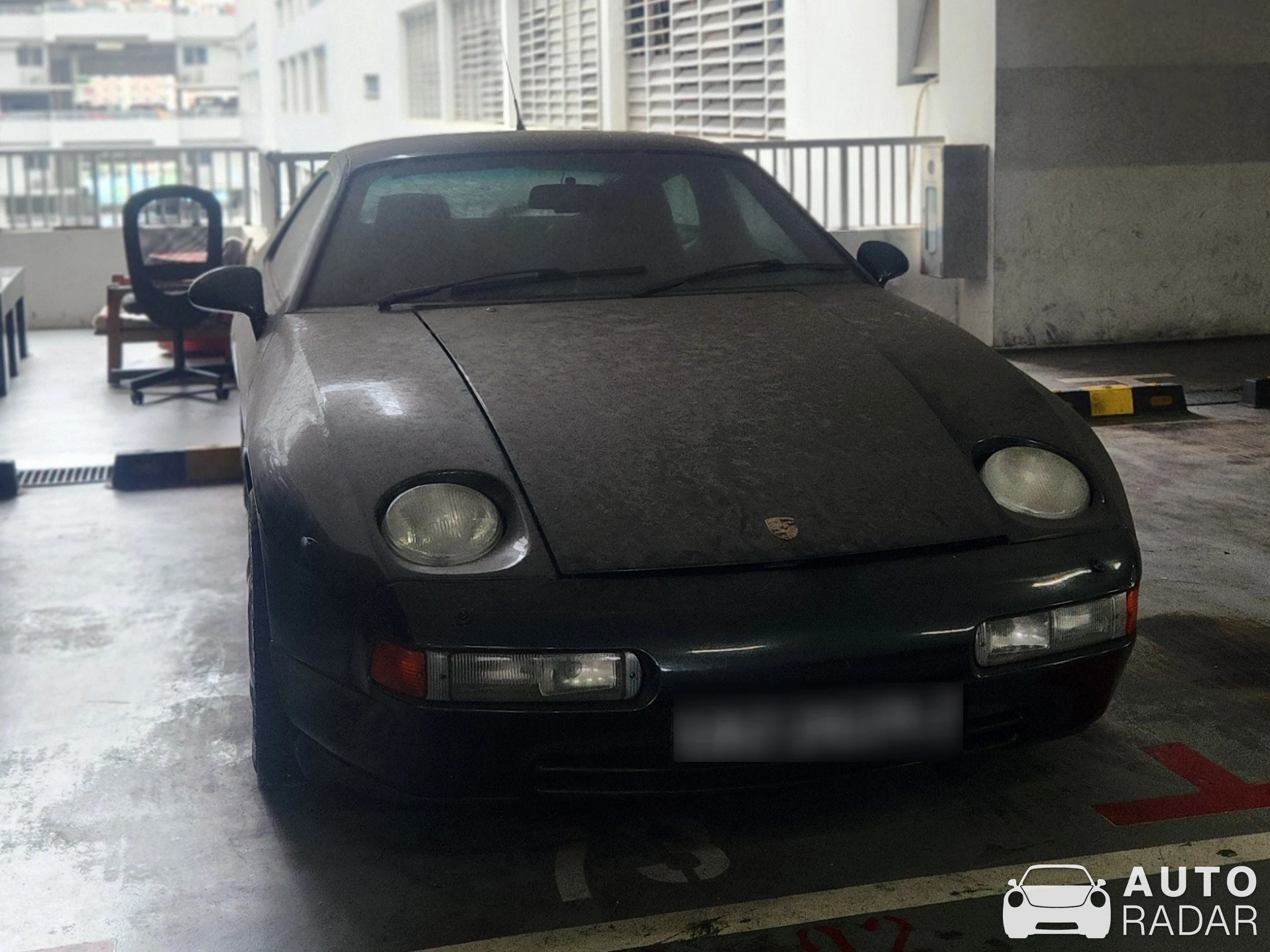 Porsche 928 S4 spotted in Singapore
