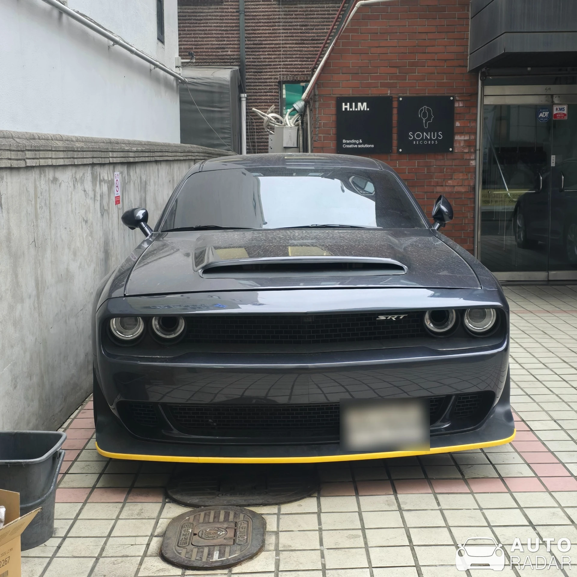 Dodge Challenger SRT Hellcat spotted in 서초구, 대한민국