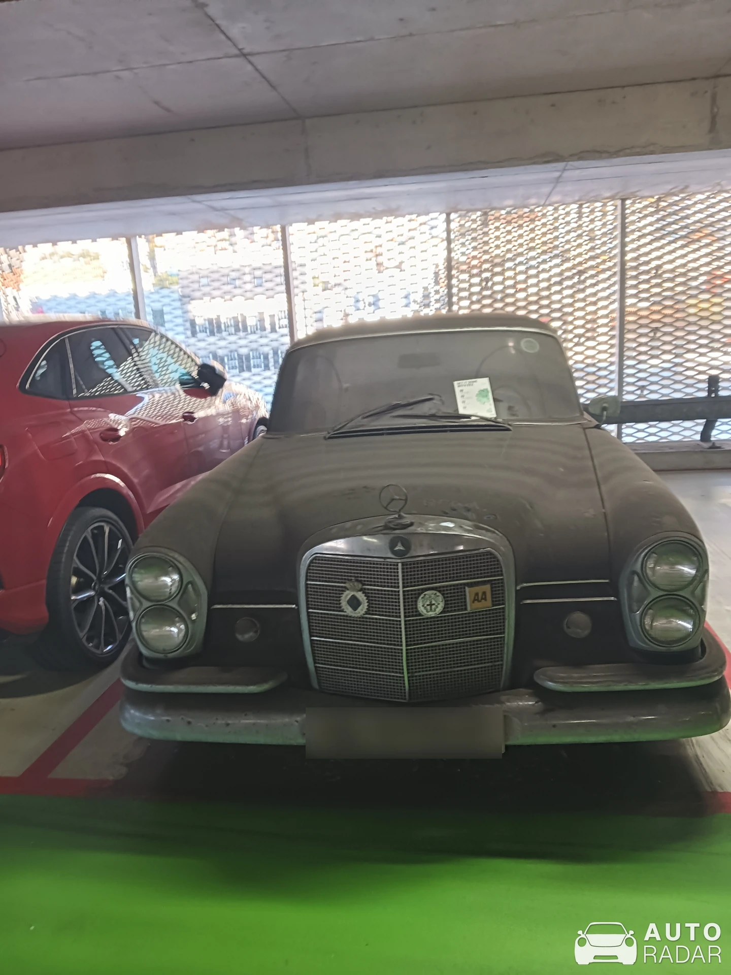 Mercedes-Benz 220S spotted in Gibraltar