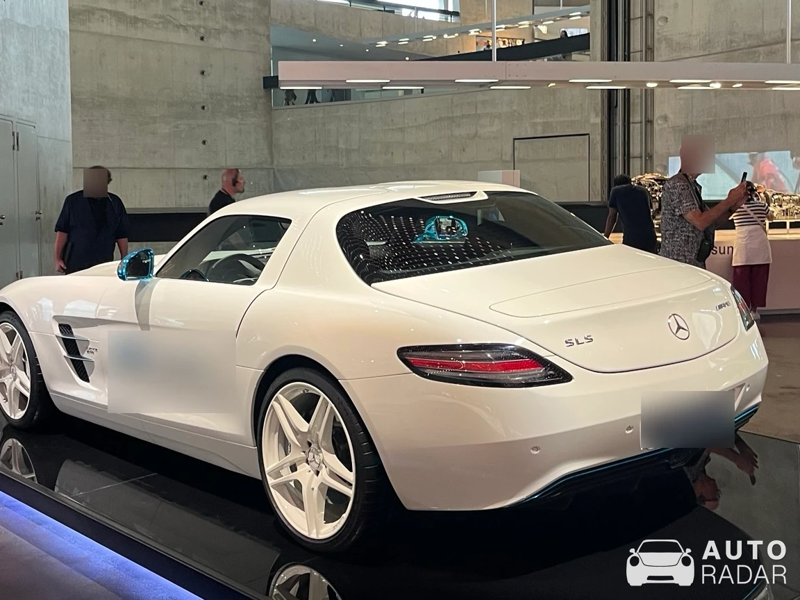 Mercedes-Benz SLS AMG Electric Drive spotted in Stuttgart