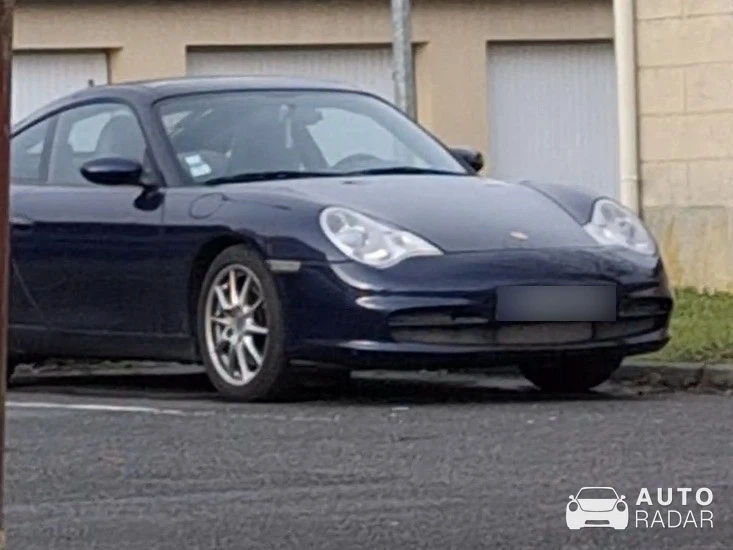 Porsche 996 Carrera spotted in Chiry-Ourscamp, France