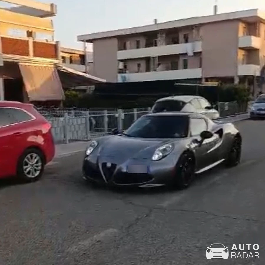 Alfa Romeo 4C Coupé spotted in Termoli