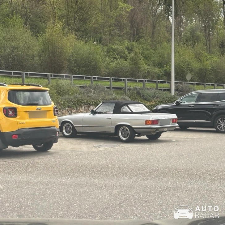 Mercedes-Benz 350SL spotted in Duggingen
