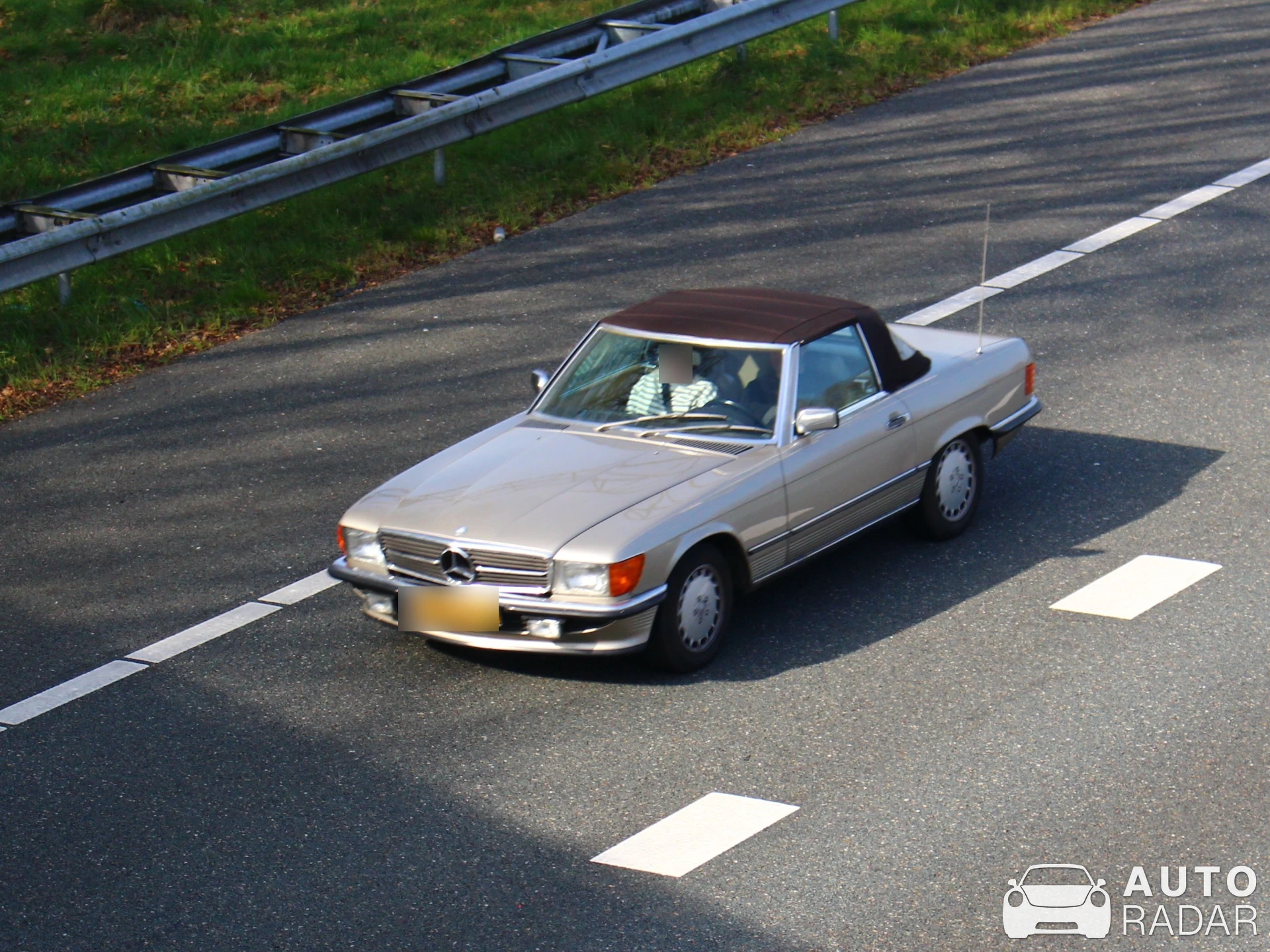 Mercedes-Benz SL-Klasse R107 spotted in Hengelo