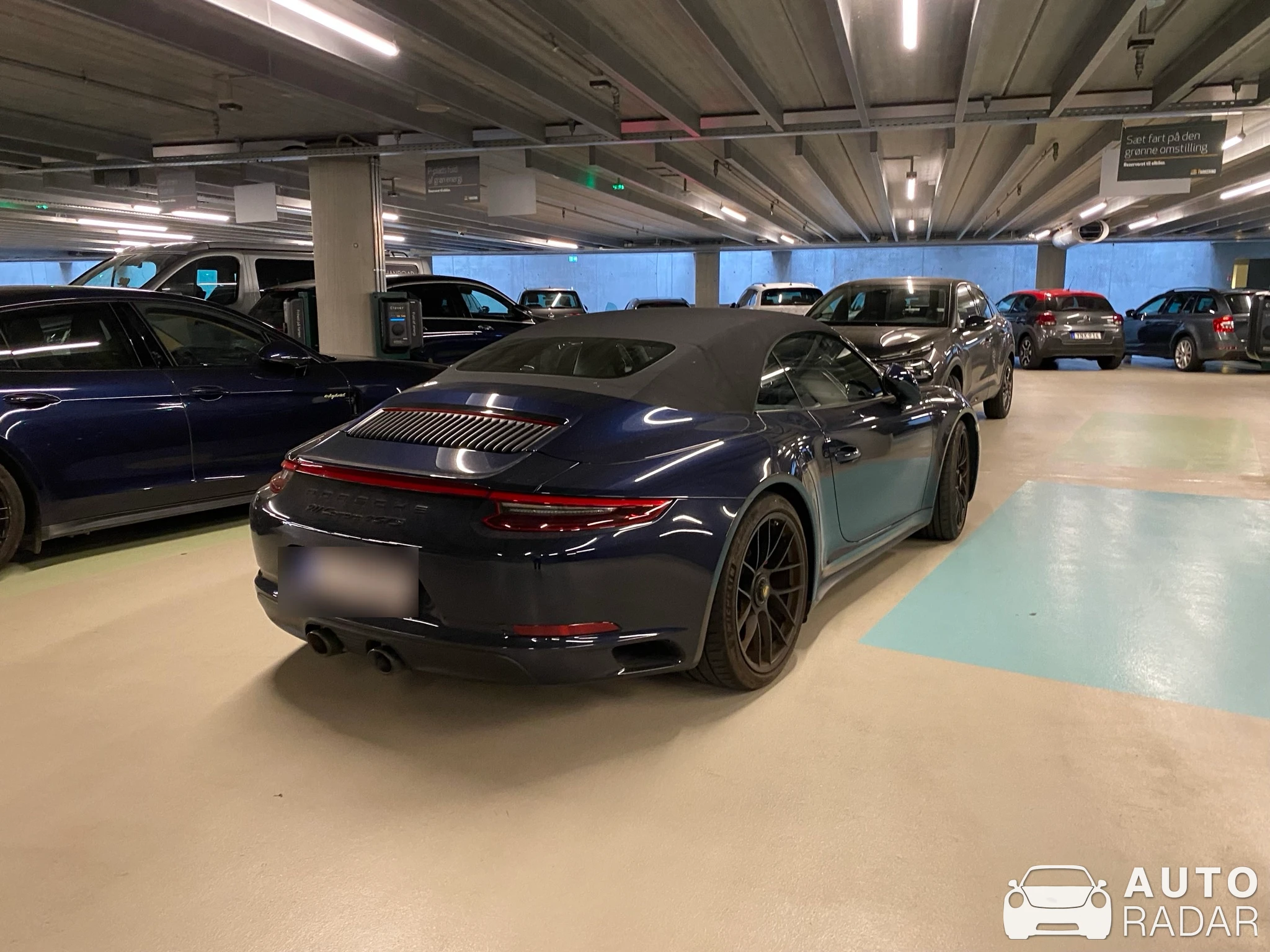 Porsche 991 Carrera 4 GTS Cabriolet MkII spotted in København, Dinamarca