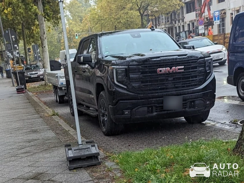 GMC Sierra 1500 Regular Cab spotted in Leipzig