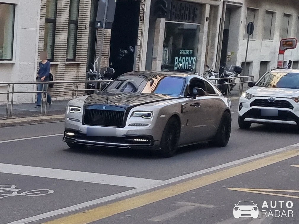 Rolls-Royce Dawn Mansory spotted in Milano