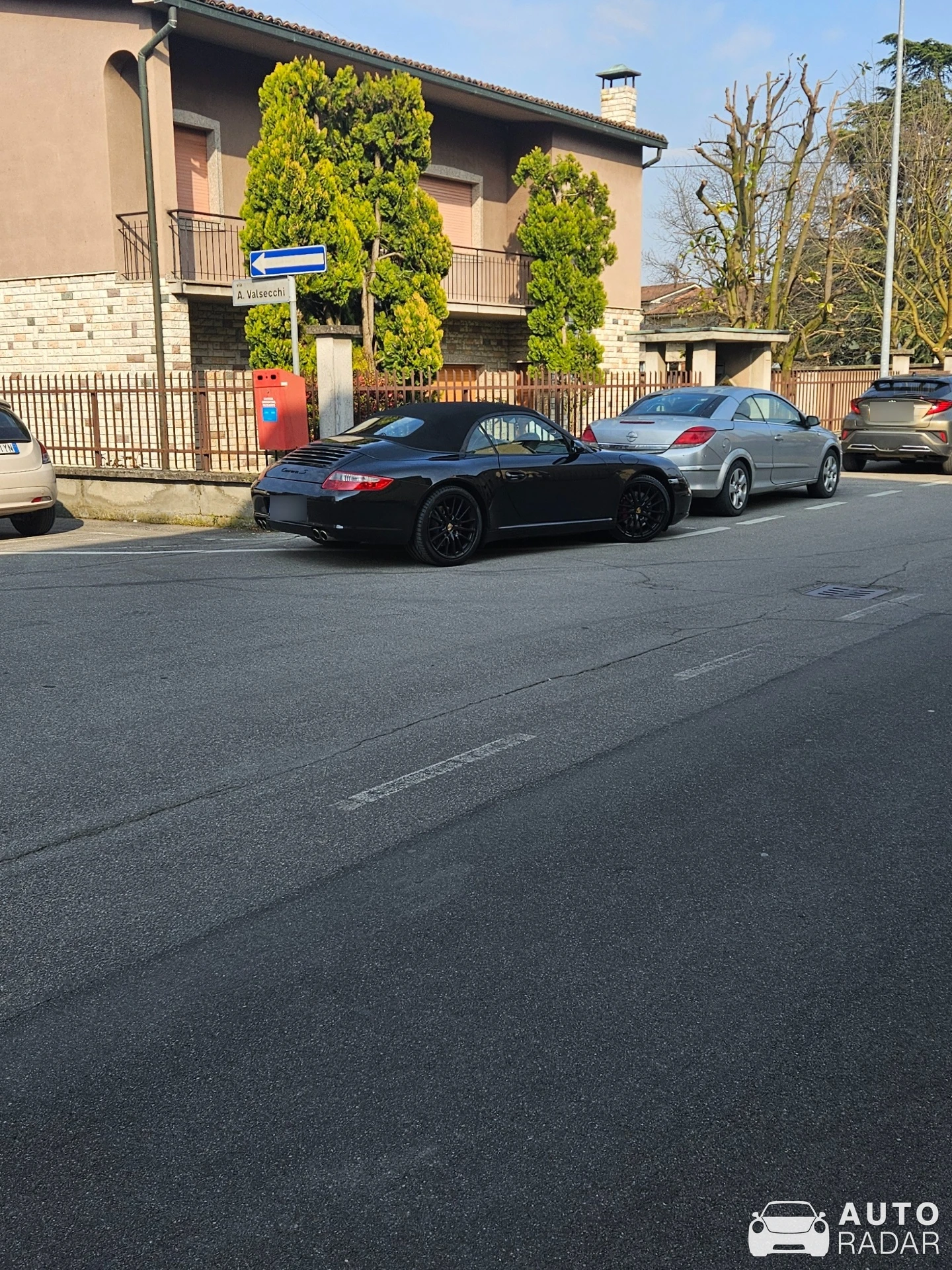 Porsche 997 Carrera 4S spotted in Crema