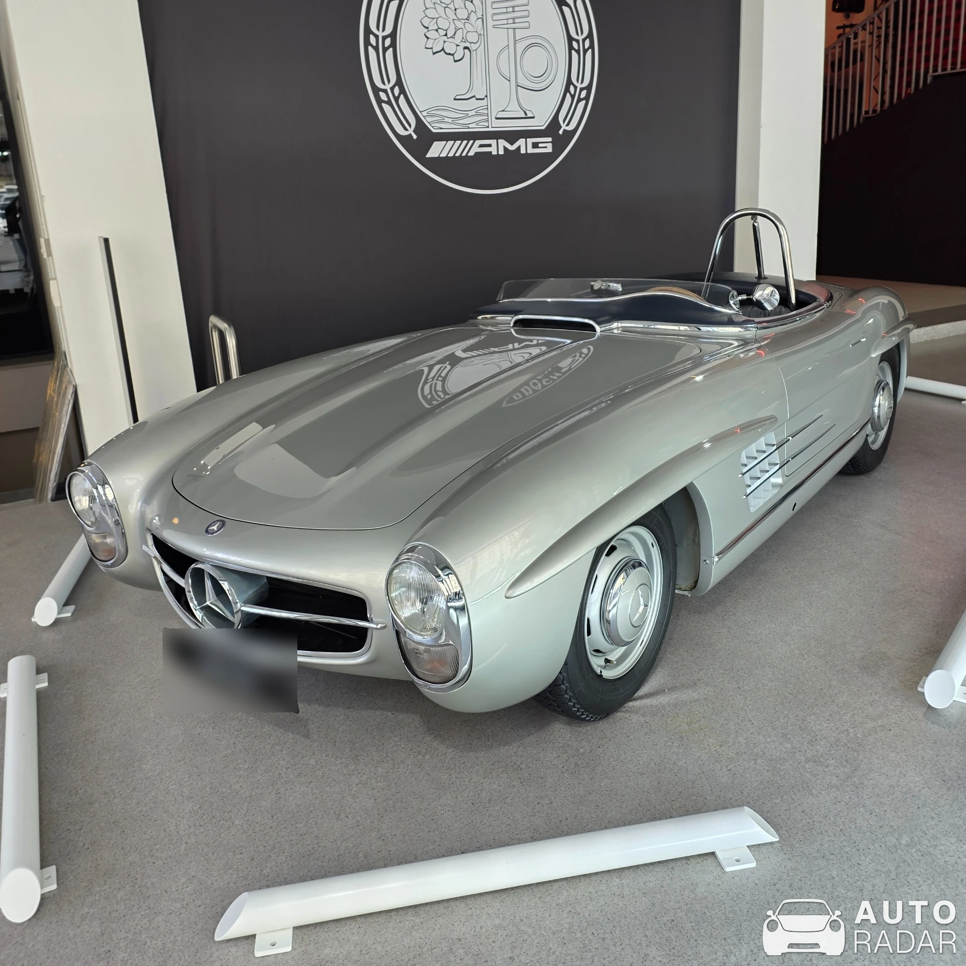 Mercedes-Benz 300 SLS spotted in Praha