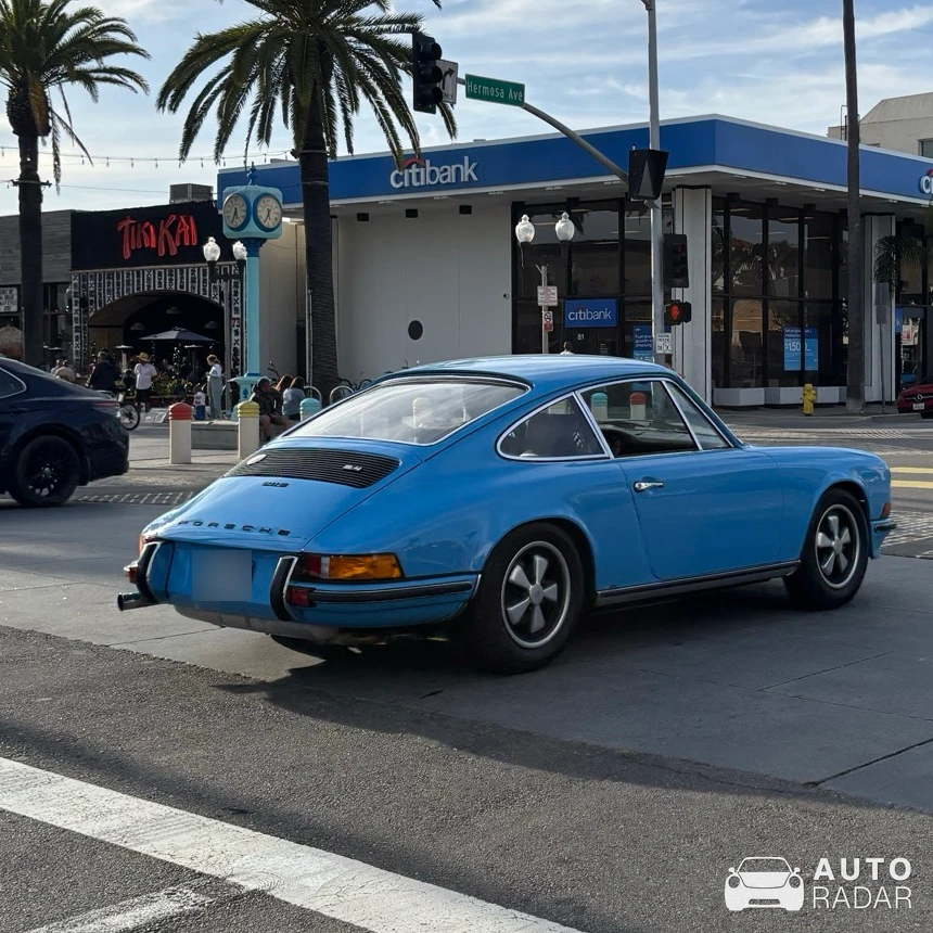 Porsche 911 E spotted in Hermosa Beach
