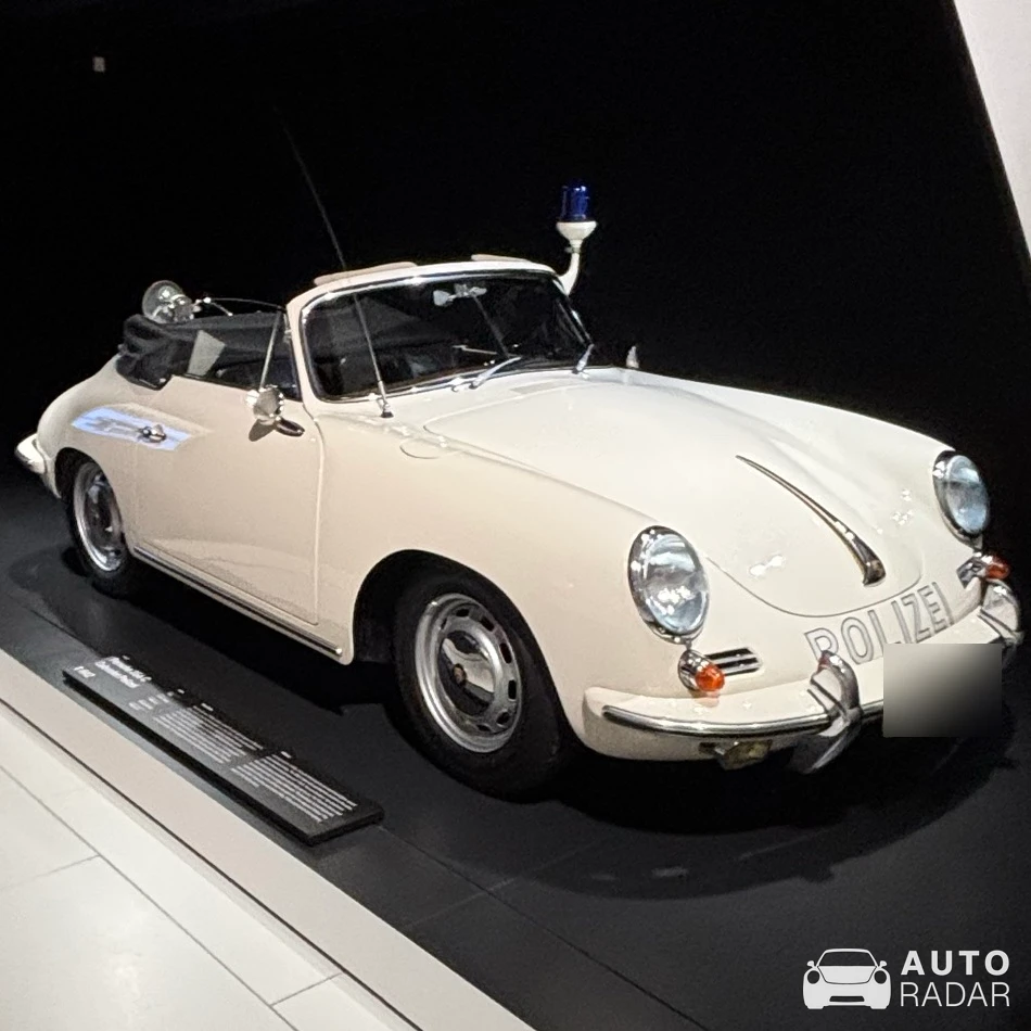 Porsche 356 C Cabriolet Polizei spotted in Stuttgart