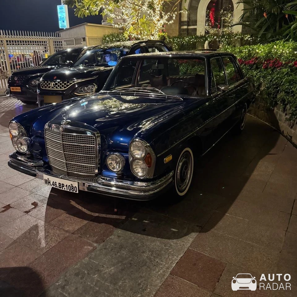Mercedes-Benz 280 SE spotted in Mumbai, India
