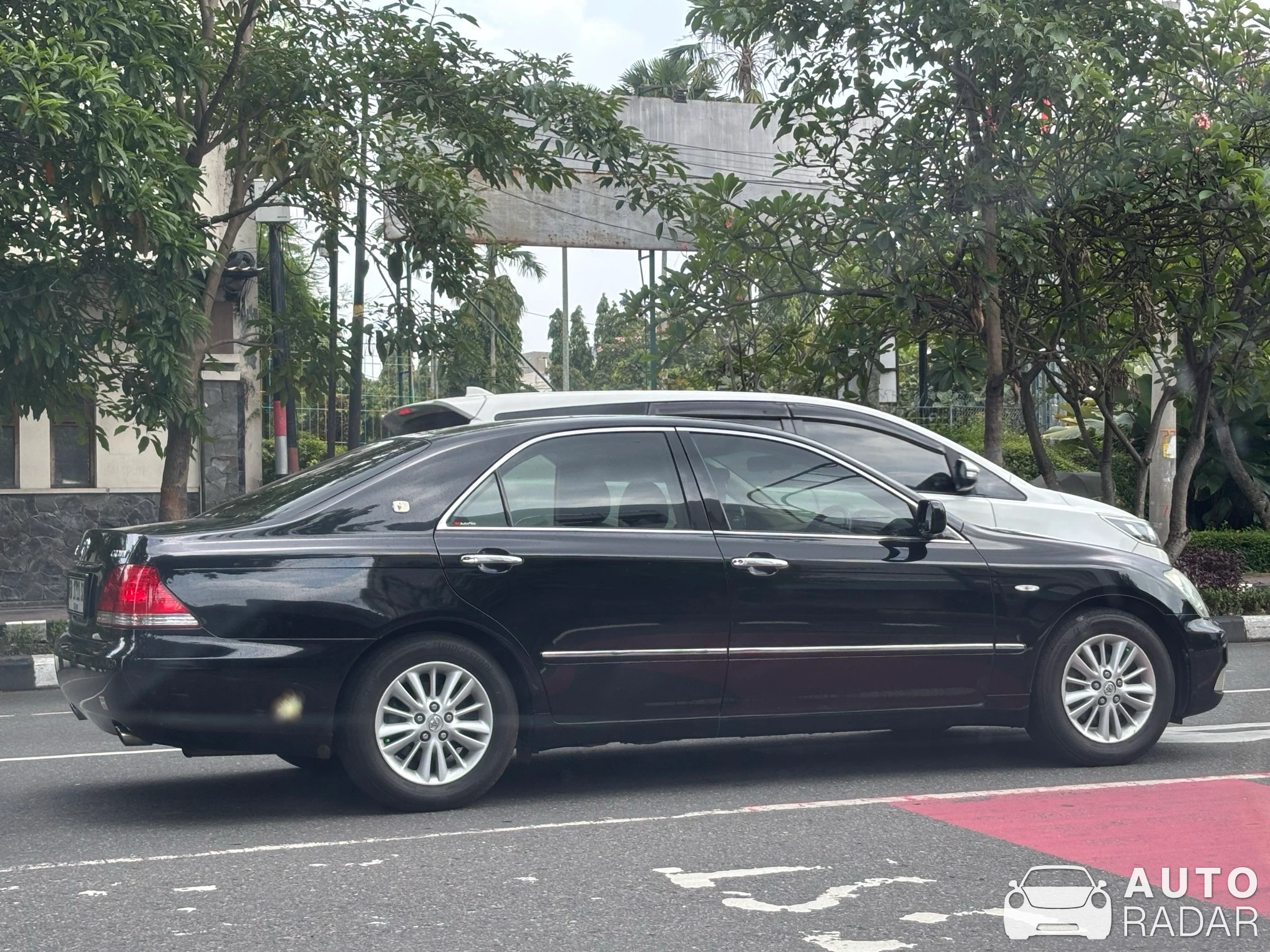 Toyota Crown S180 Royal Saloon spotted in Kota Surakarta, Indonesia