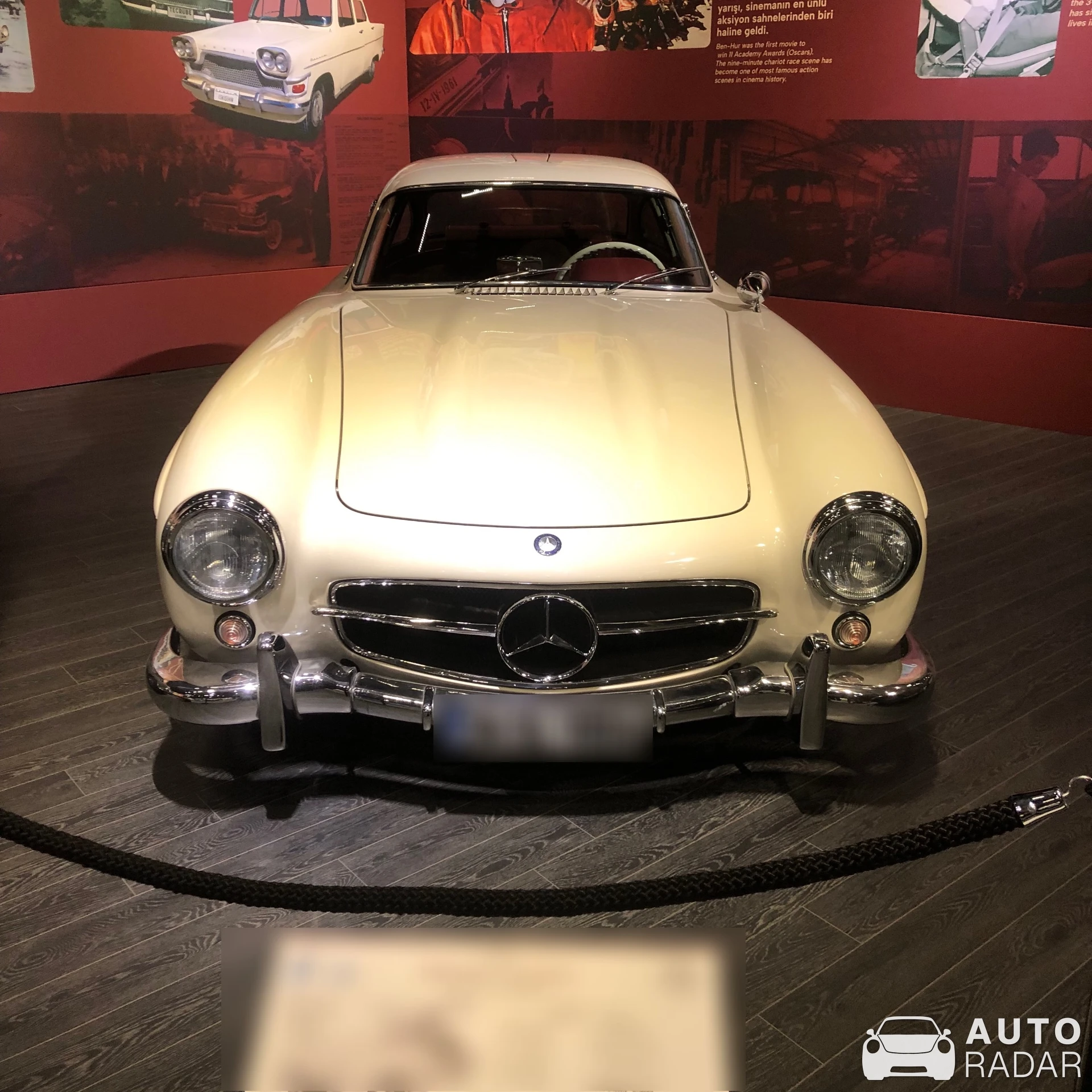 Mercedes-Benz 300SL Gullwing spotted in Beyoğlu, Türkiye
