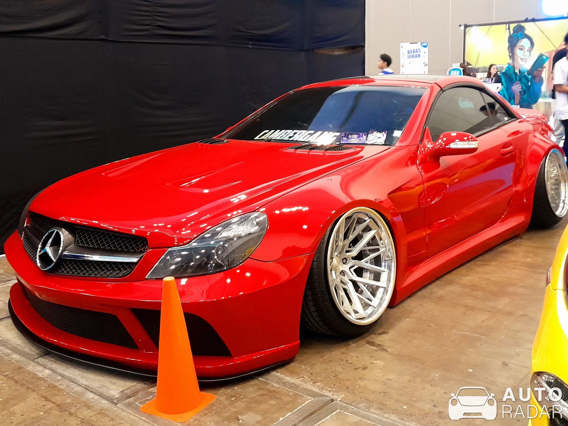 Mercedes-Benz SL 500 R230 spotted in Kabupaten Tangerang, Indonesia