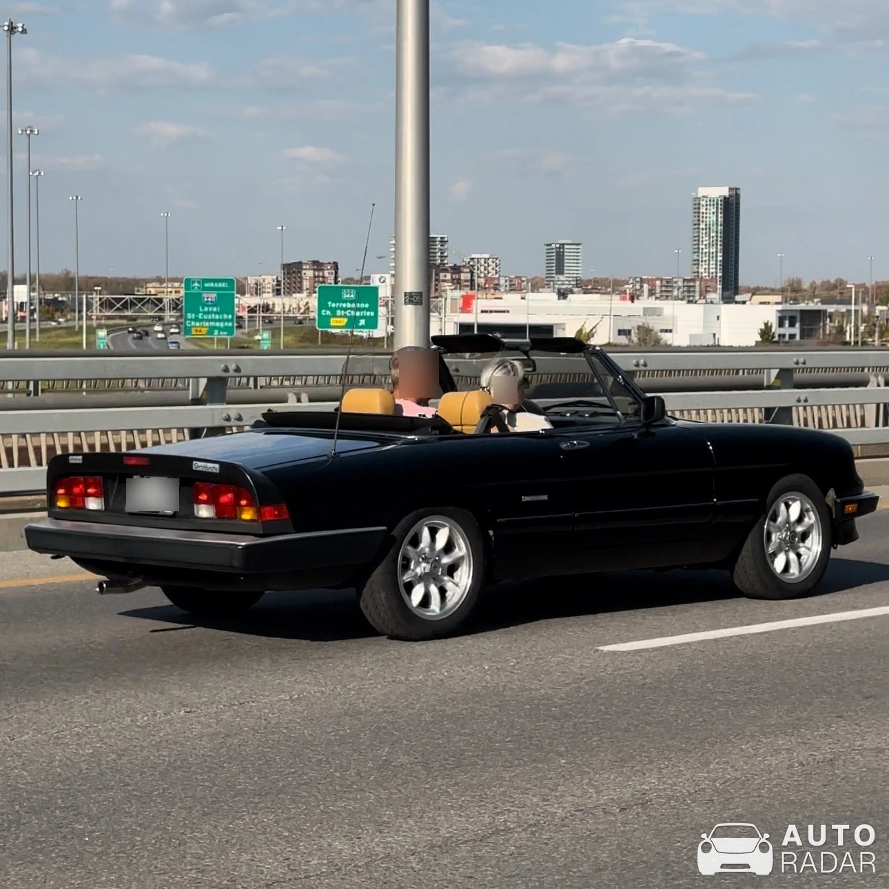 Alfa Romeo Spider 2.0i spotted in Terrebonne, Canada