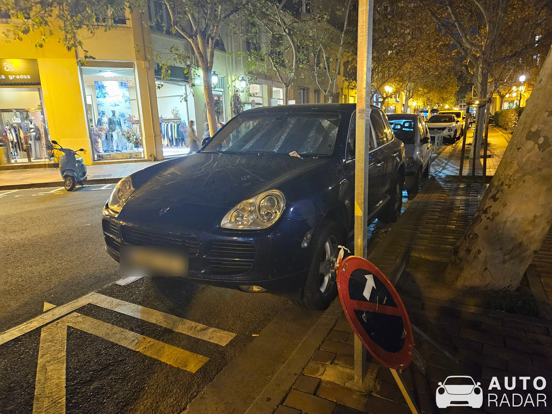 Porsche Cayenne spotted in Zaragoza, España