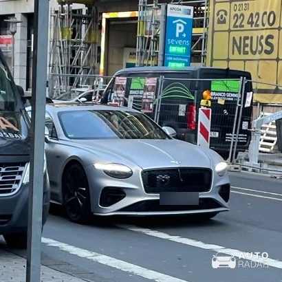 Bentley Flying Spur V8 S spotted in Düsseldorf