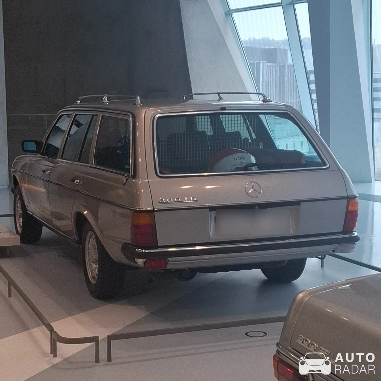 Mercedes-Benz 300TD W123 spotted in Stuttgart