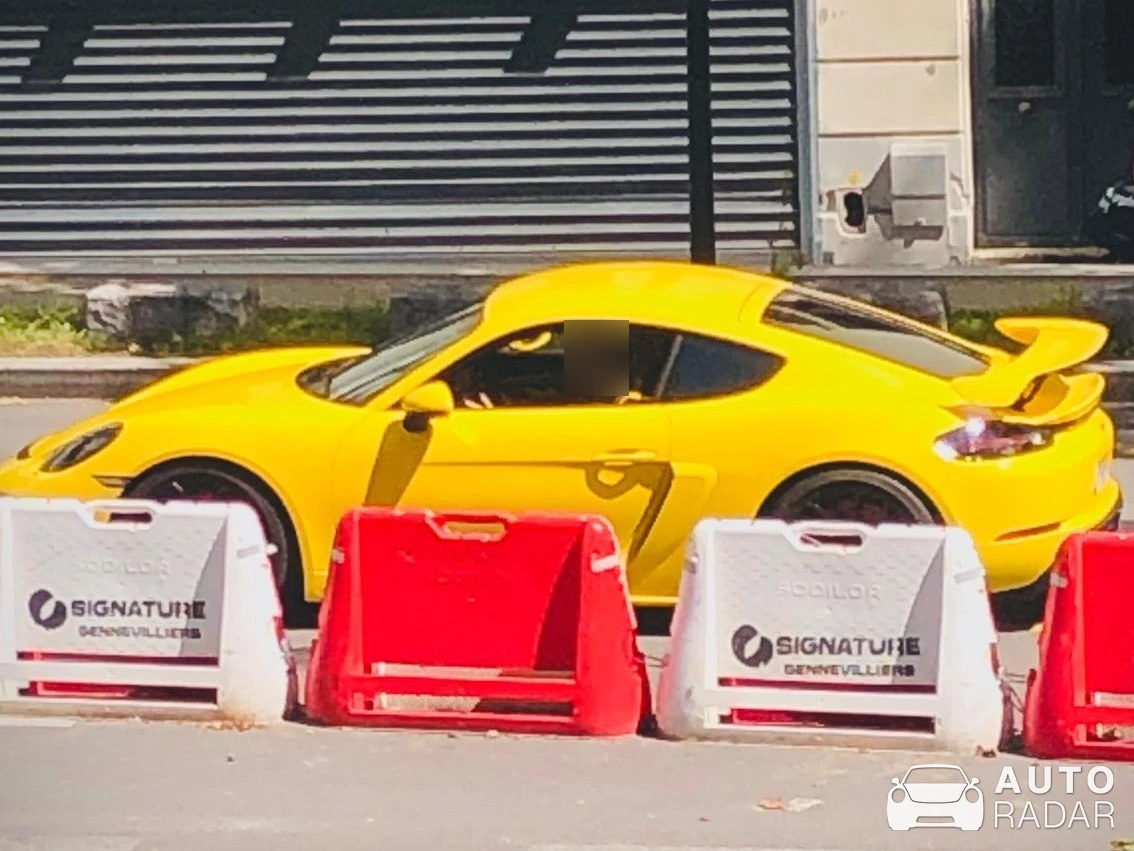 Porsche 981 Cayman GT4 spotted in Boulogne-Billancourt, France
