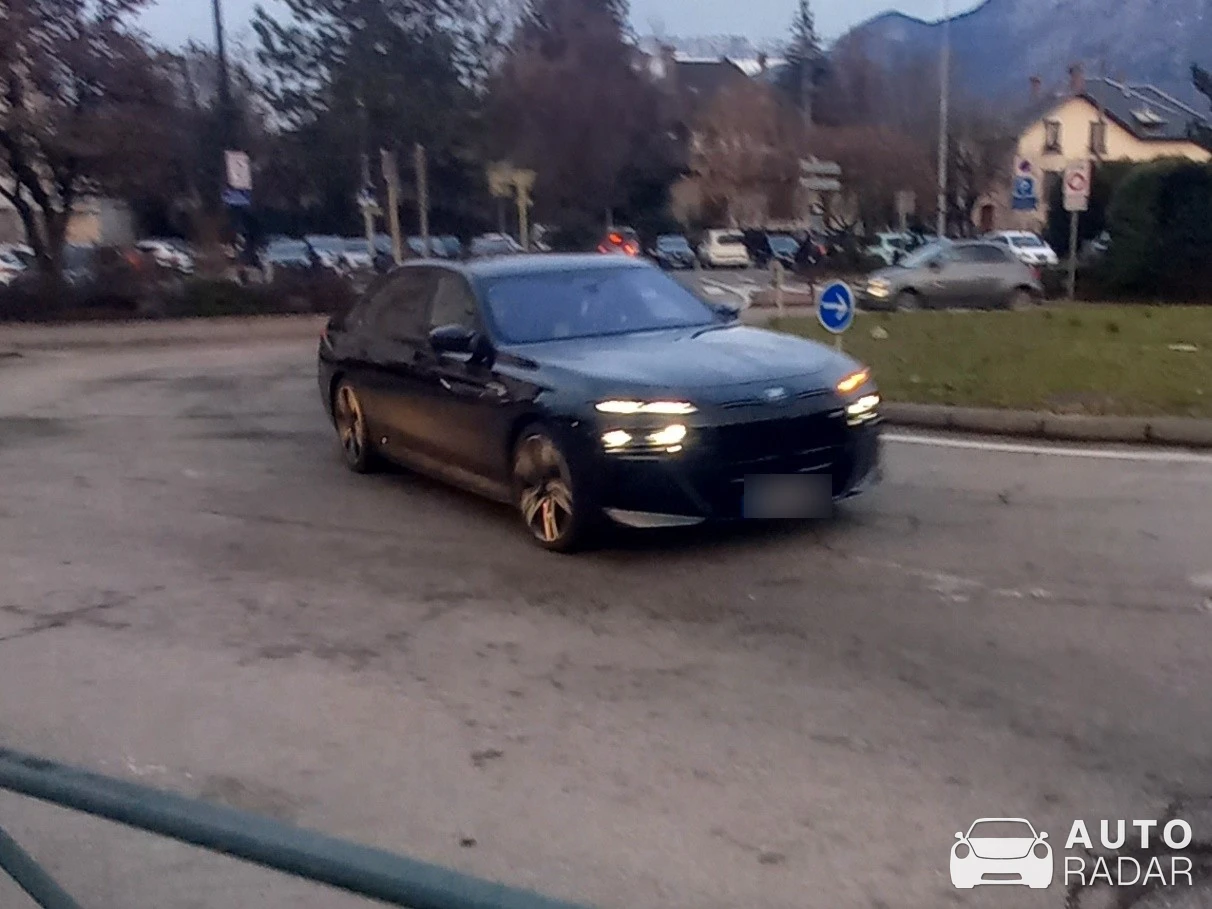 BMW M760Li xDrive 2019 spotted in Annecy