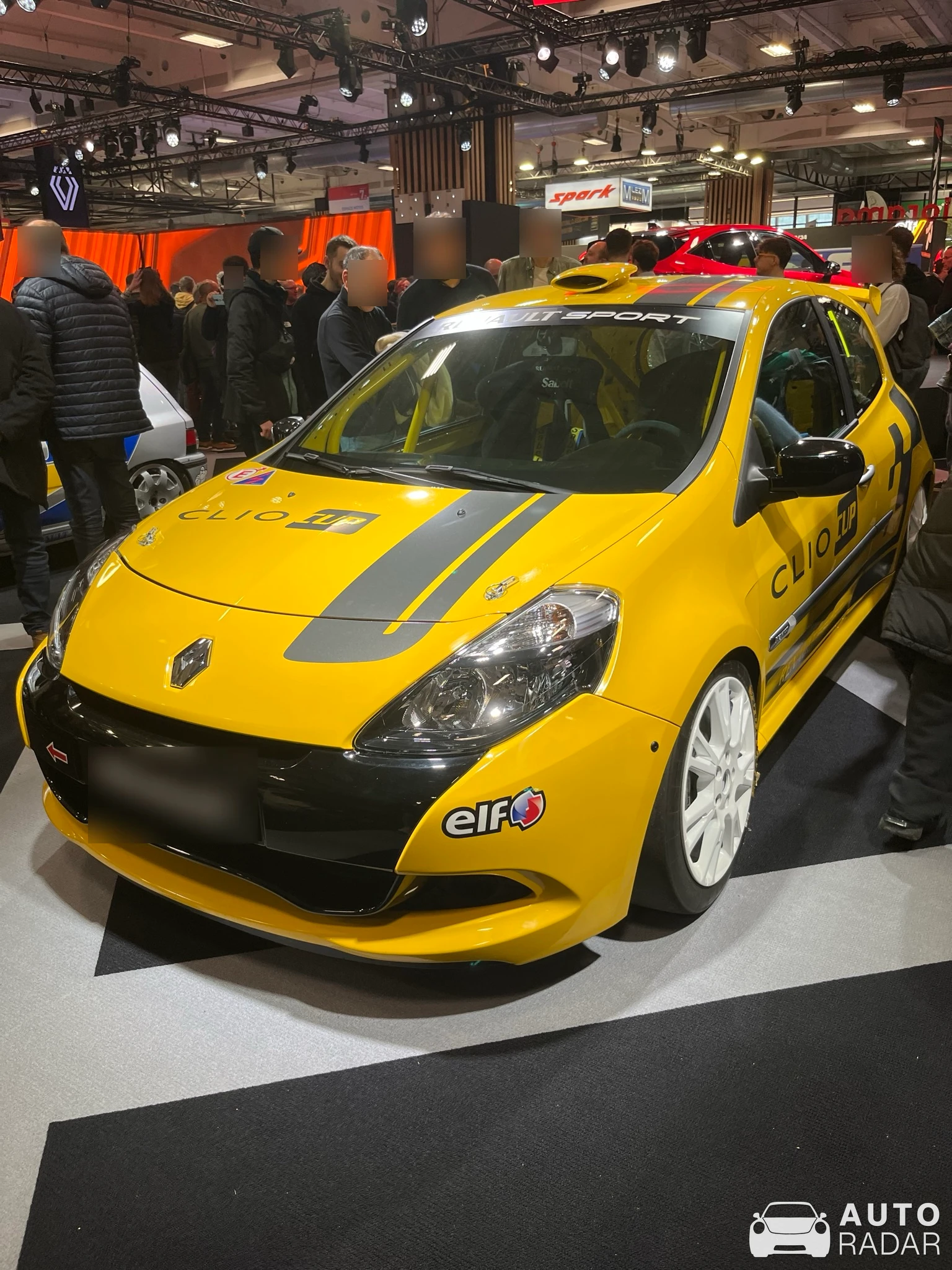 Renault Clio 3 Cup spotted in Paris