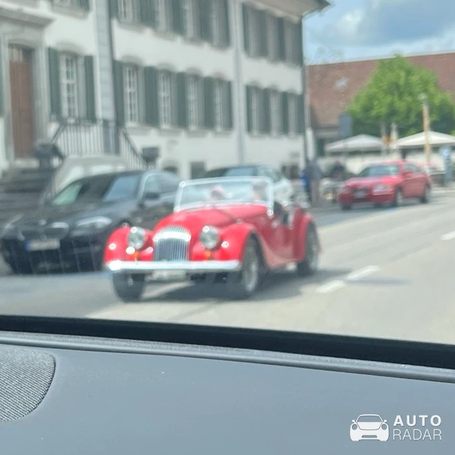Morgan Plus 4 SLR spotted in Grindel