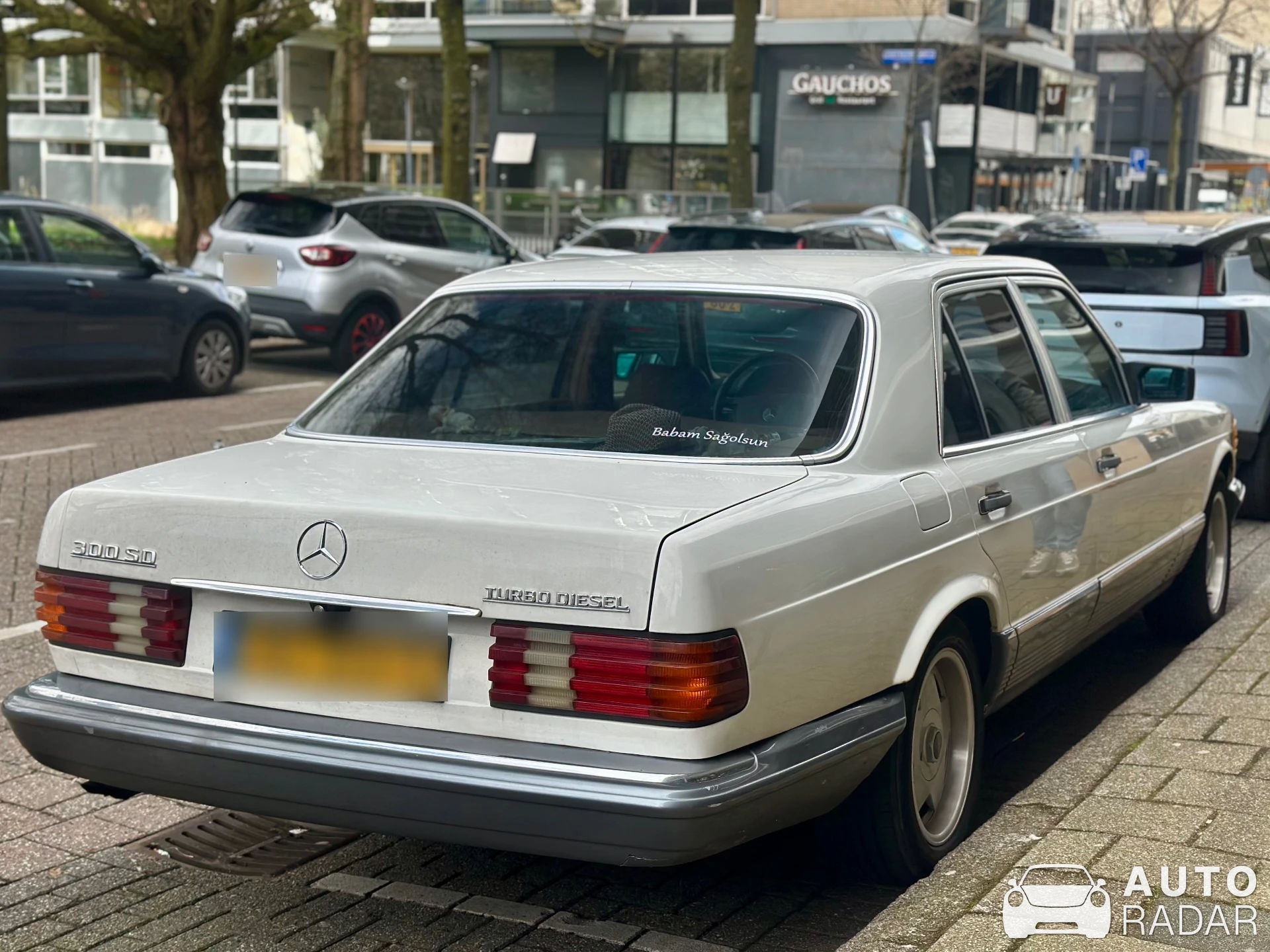 Mercedes-Benz 300 SE W126 spotted in Rotterdam