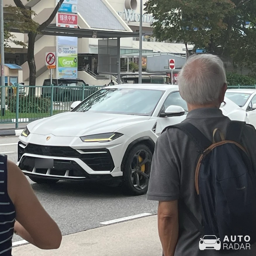 Lamborghini Urus spotted in Singapore, Singapore