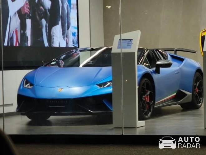 Lamborghini Huracán LP640-4 Performante Spyder spotted in Puteaux, France