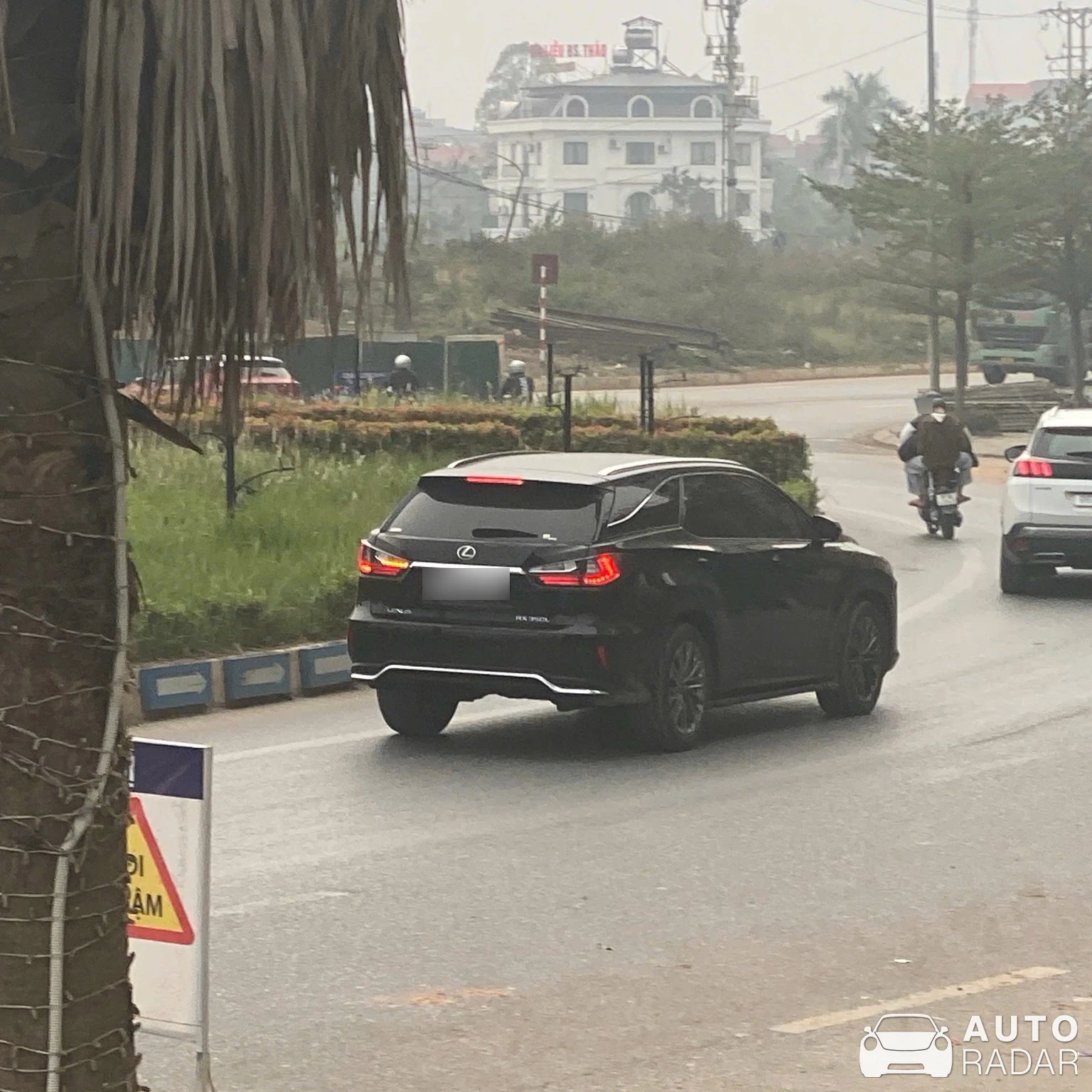 Lexus RX 350 spotted in Thành phố Vĩnh Yên, Việt Nam