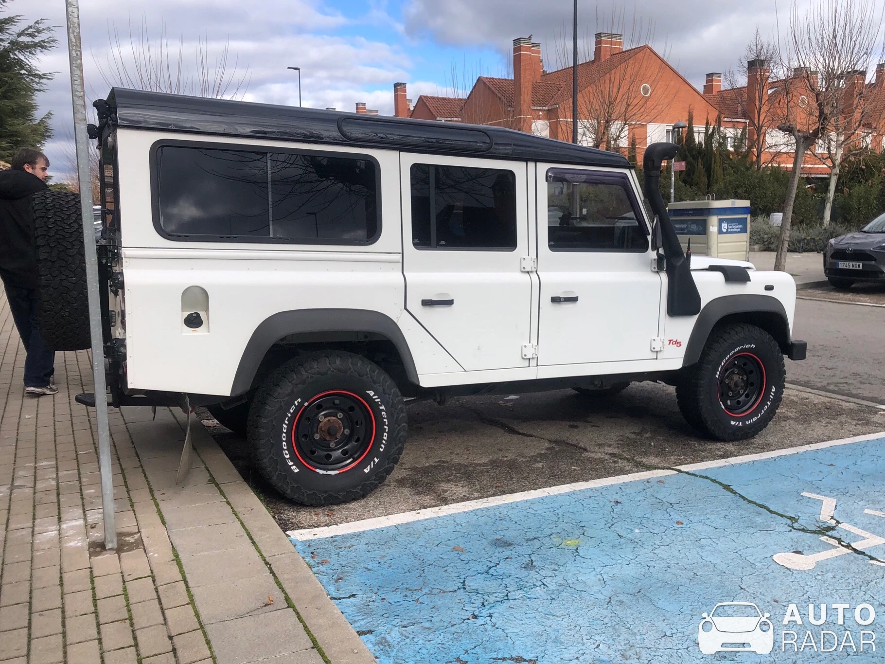 Land Rover Defender spotted in San Sebastián de los Reyes, España