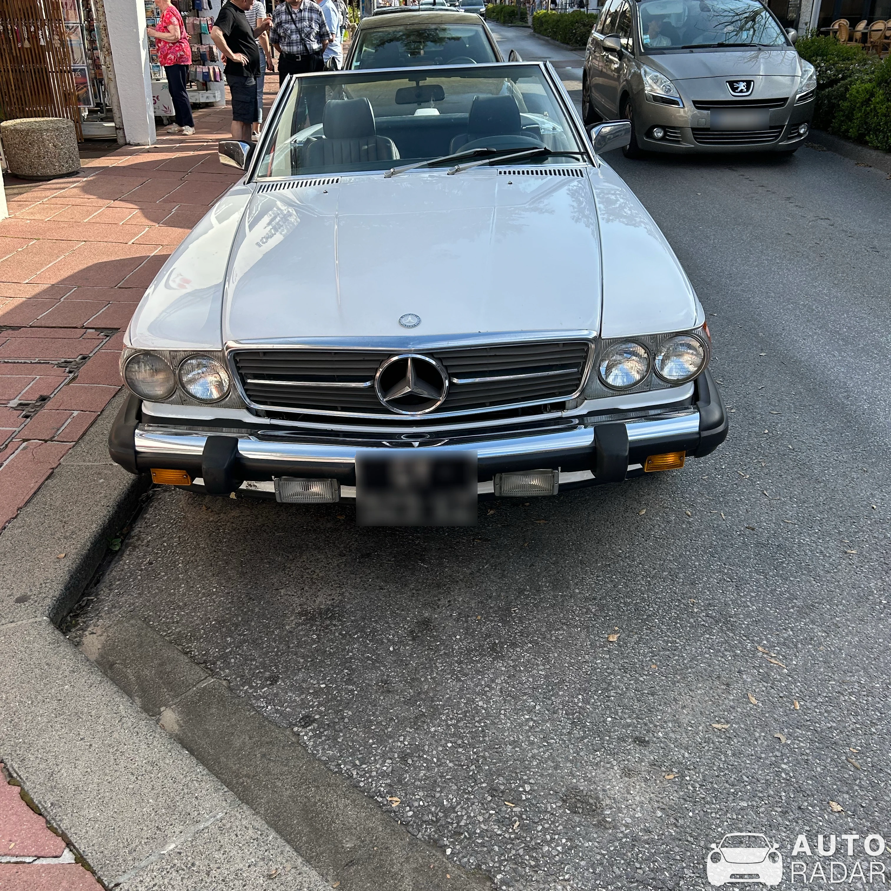 Mercedes-Benz 500SL R107 spotted in Soorts-Hossegor