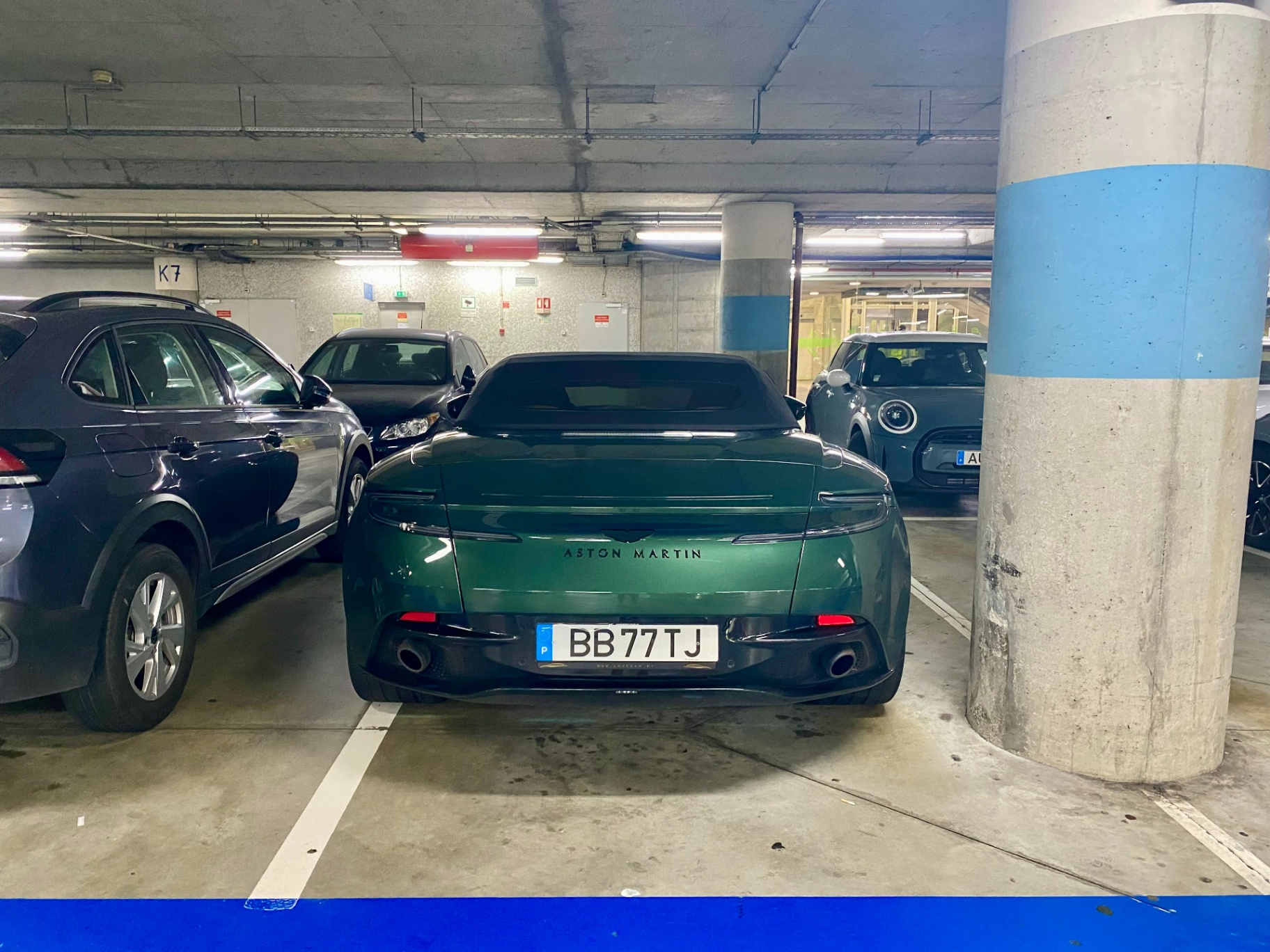 Aston Martin DB11 V8 Volante