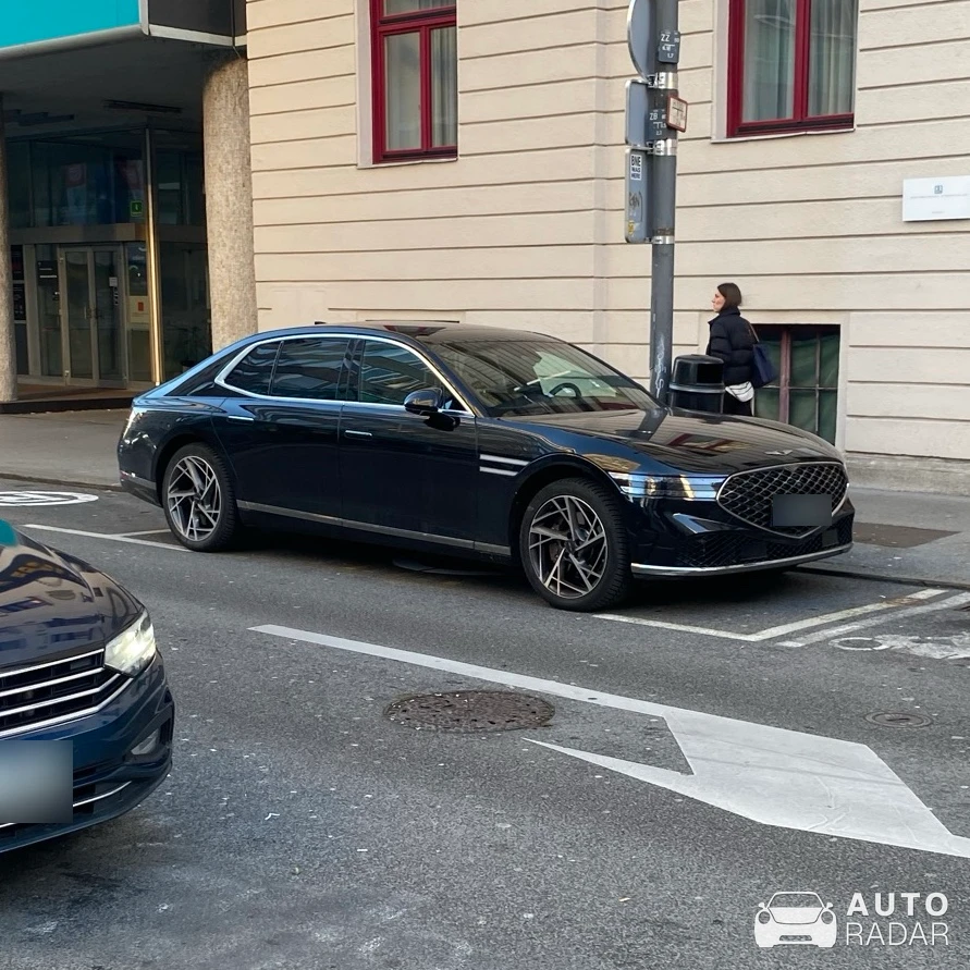 Genesis G90 spotted